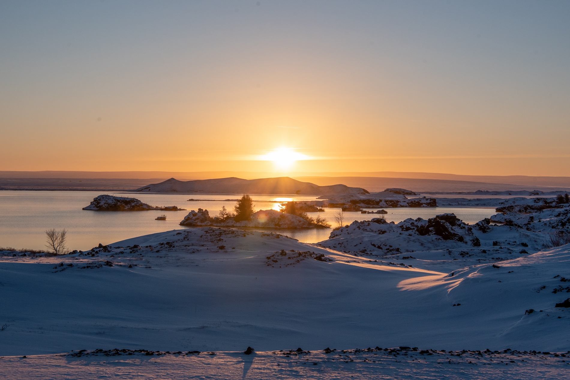 Lake Myvatn bij zonsondergang