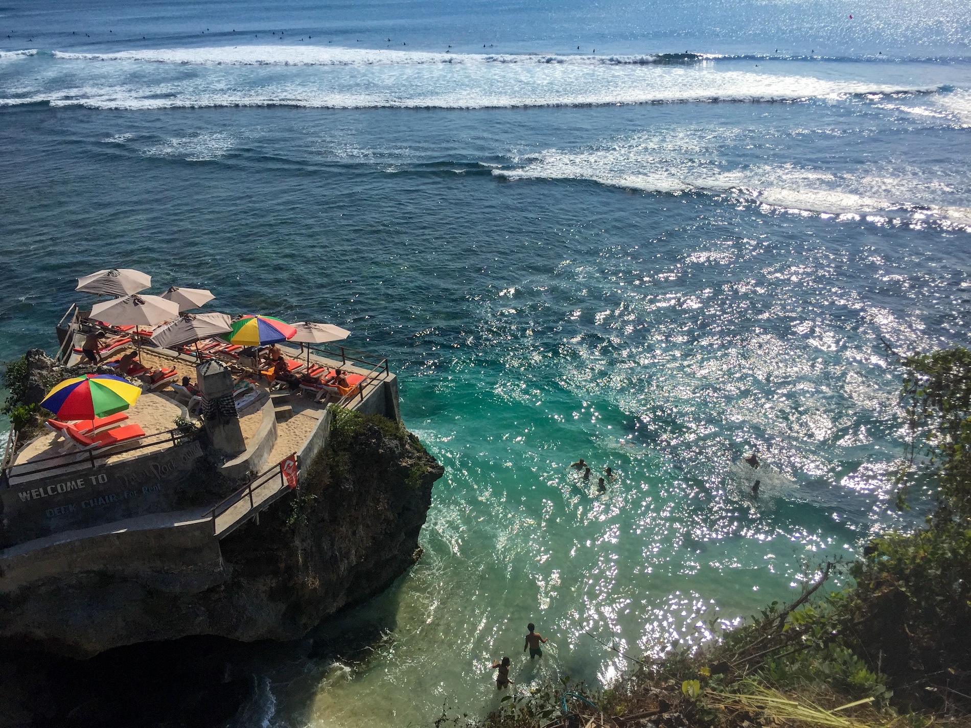 Een van de leukste plekken: de Uluwatu Beach Bar