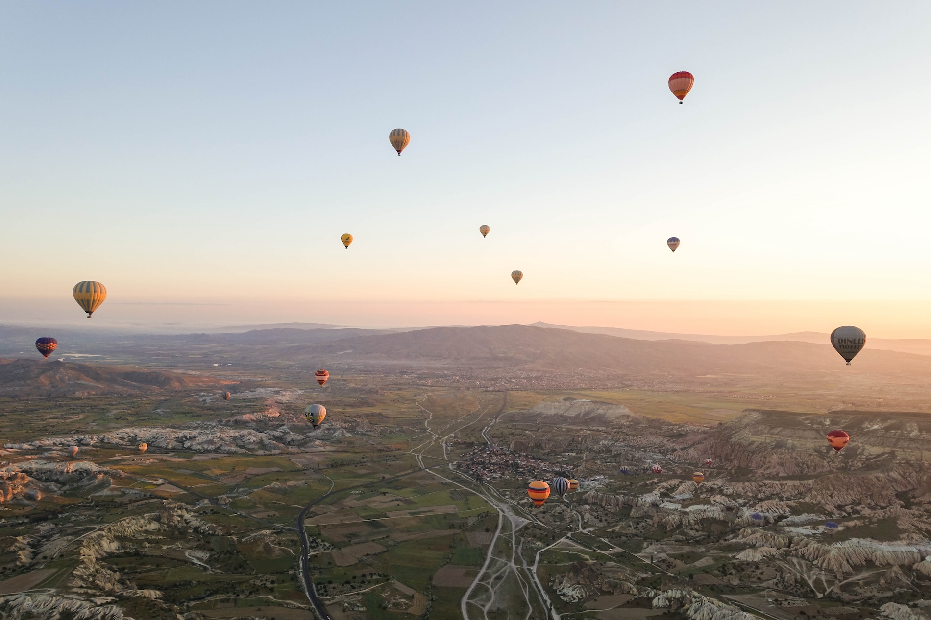 Maak een ballonvaart bij zonsopkomst in Cappadocië