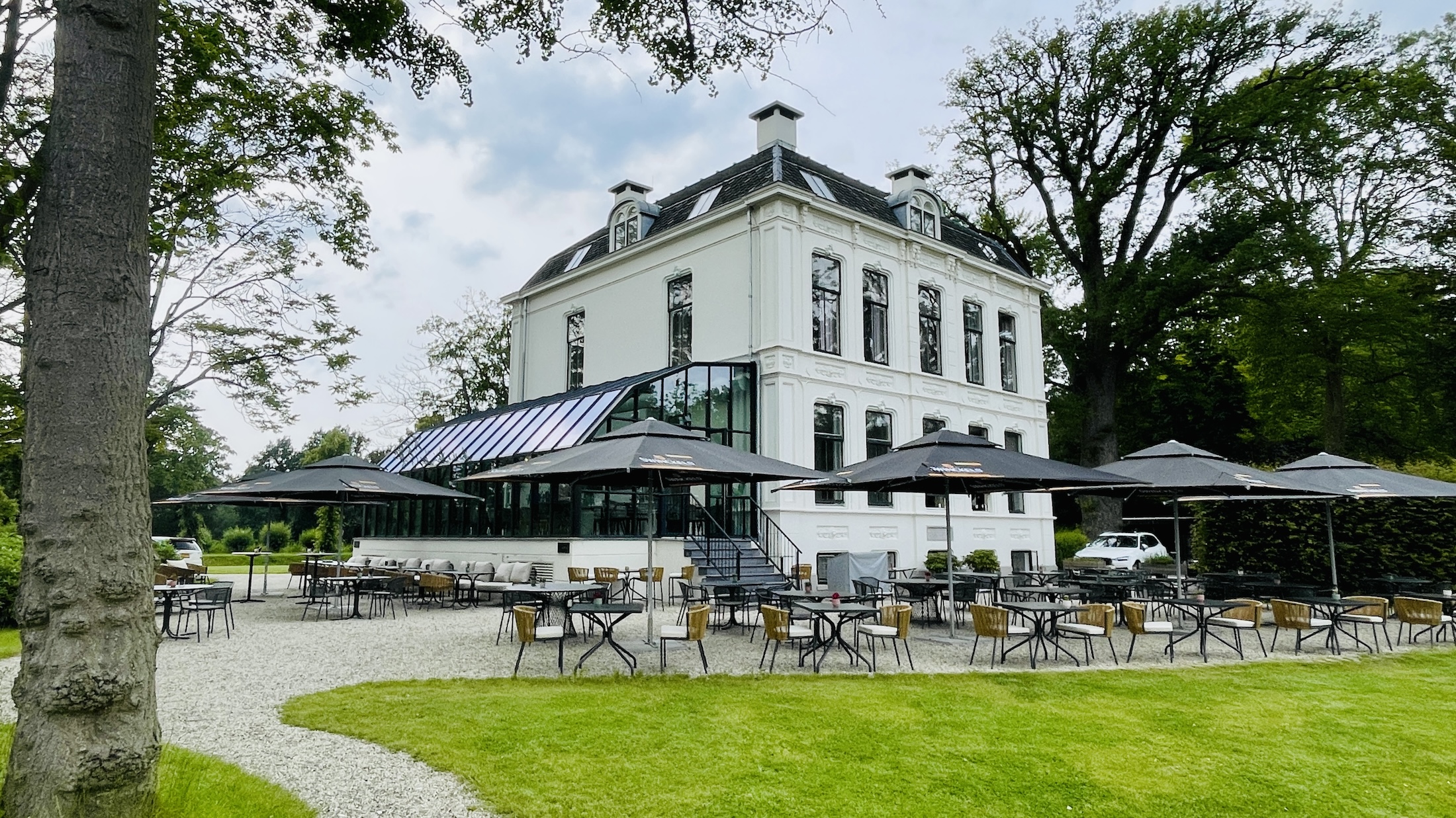 Een weekendje weg in eigen land? Trakteer jezelf op een verblijf in een luxe boetiekhotel. Flora Batava is een echte parel!