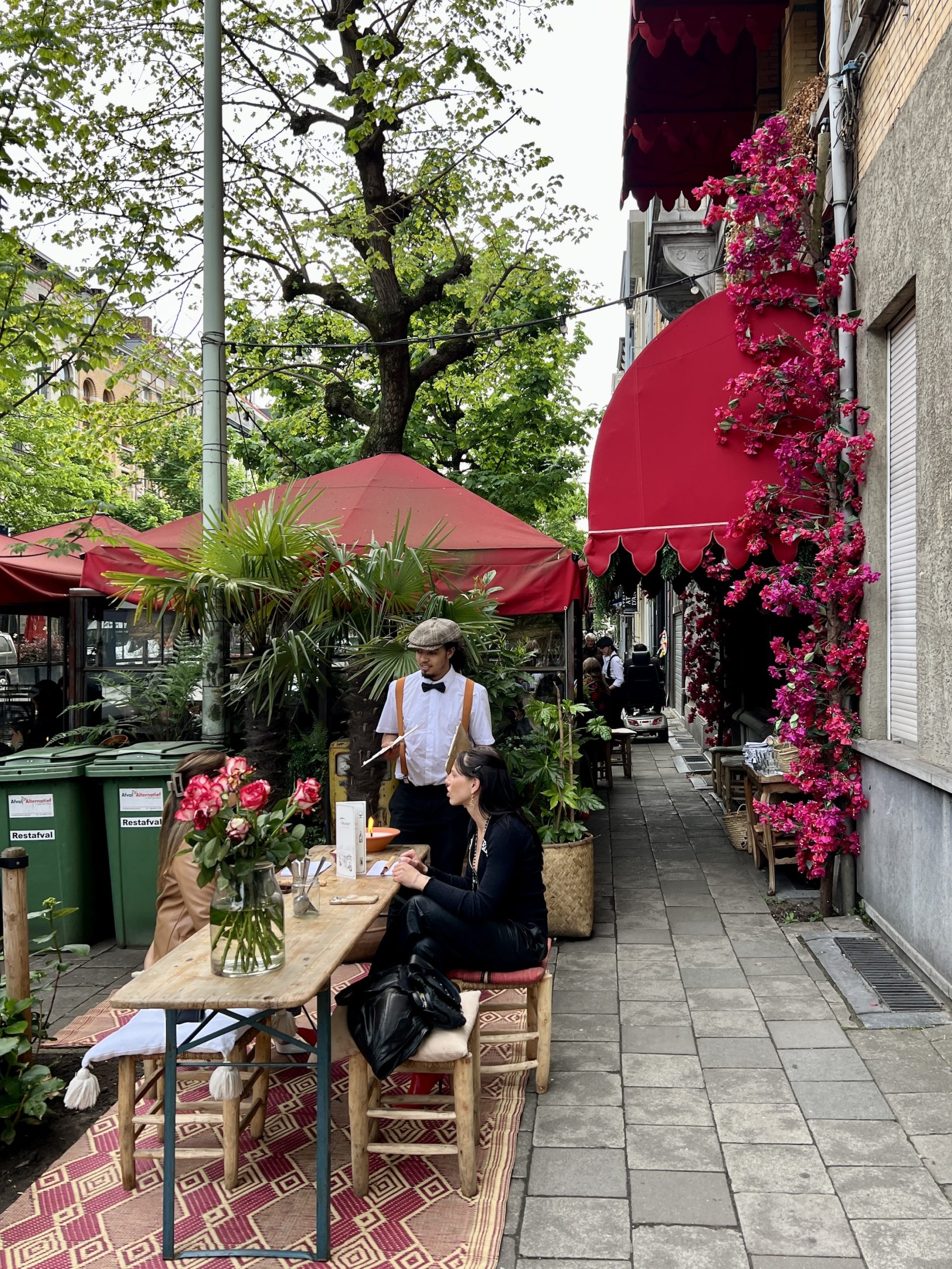 Het gezellige terras van Tamo in Zuid