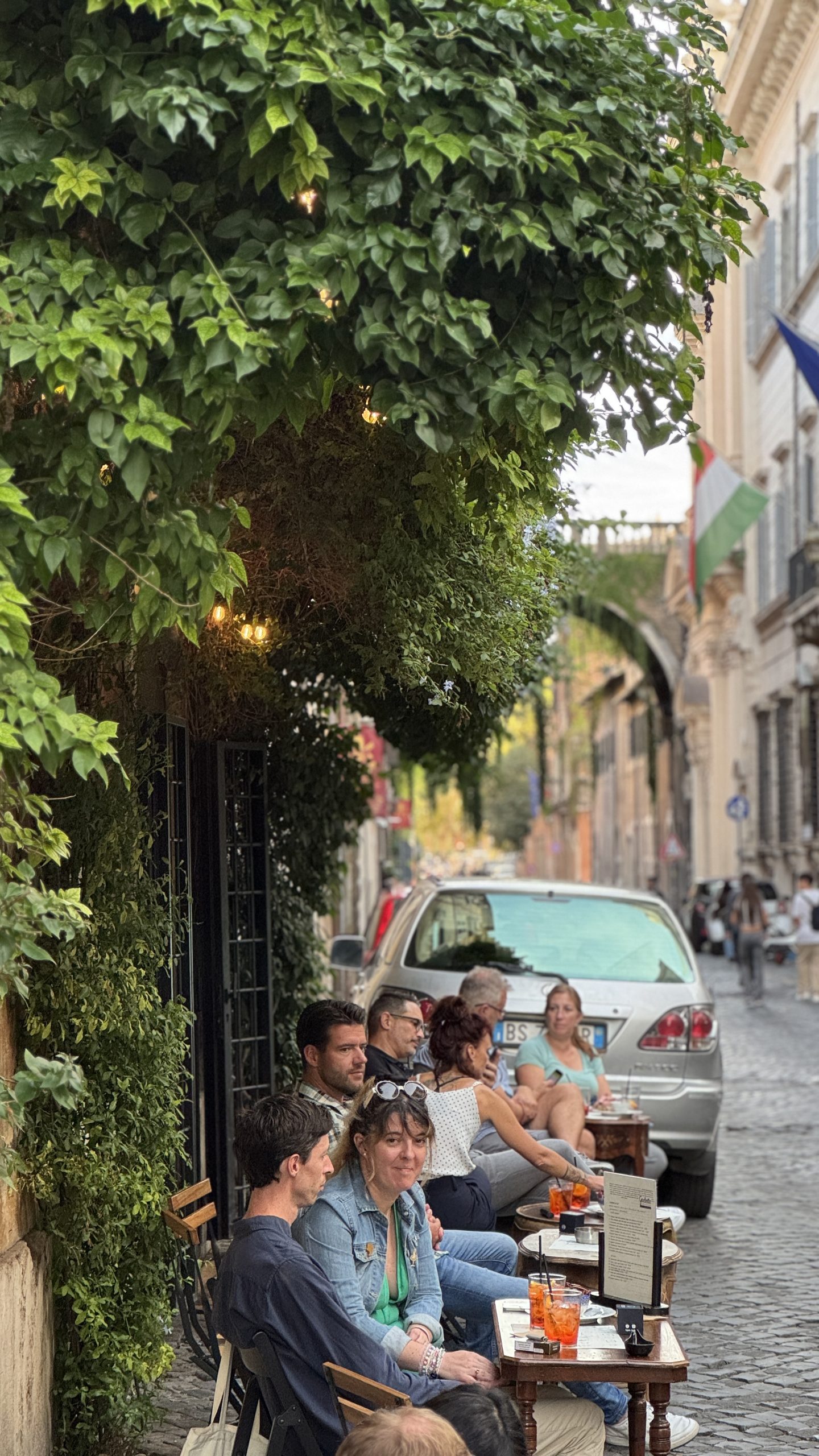 Aan gezellige terrasjes is in Rome zeker geen gebrek. Strijk neer en je raakt gegarandeerd niet uitgekeken!