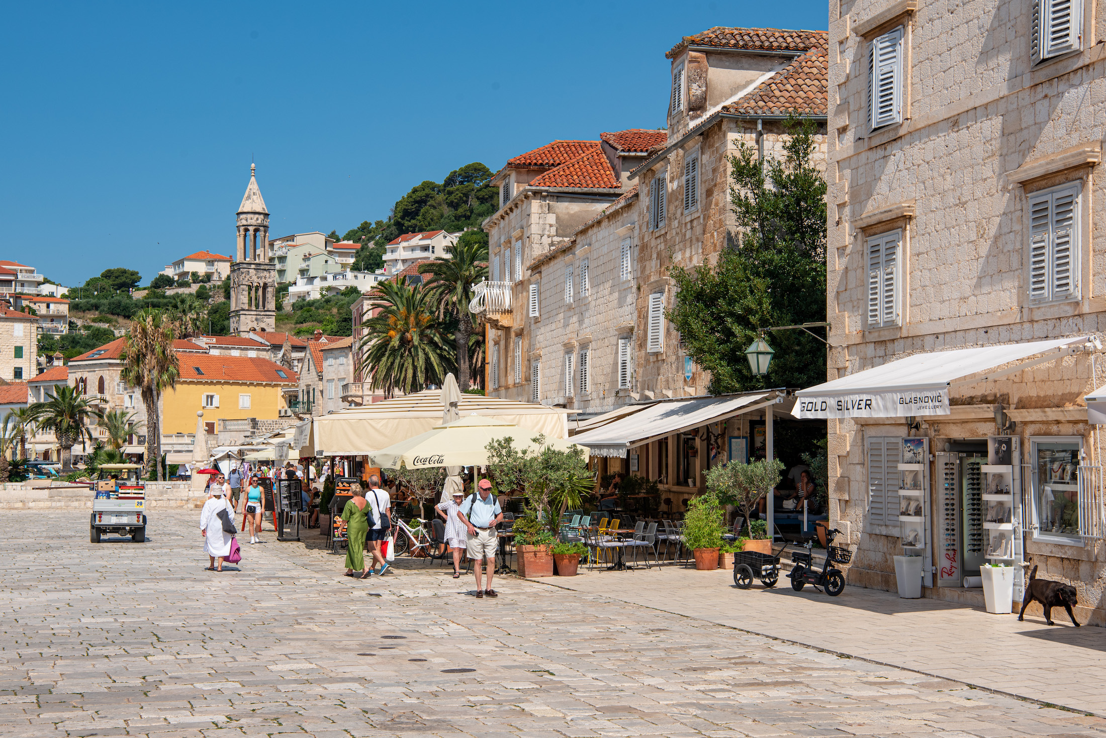 Hvar Town is prachtig en gezellig (en heel warm in de zomer!)