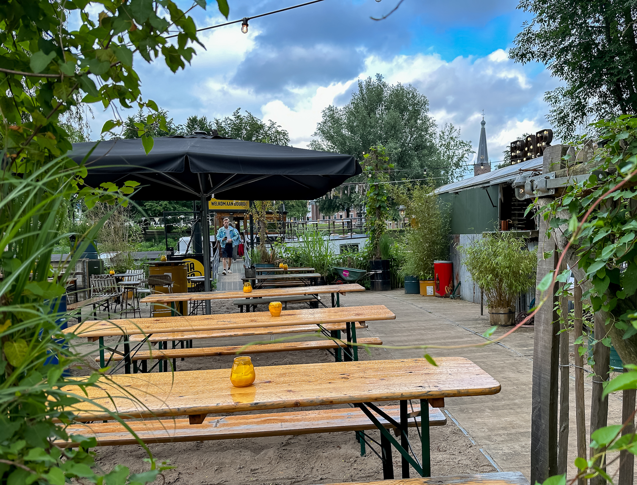 Aan de rand van het stadscentrum vind je deze biertuin van Mama’s