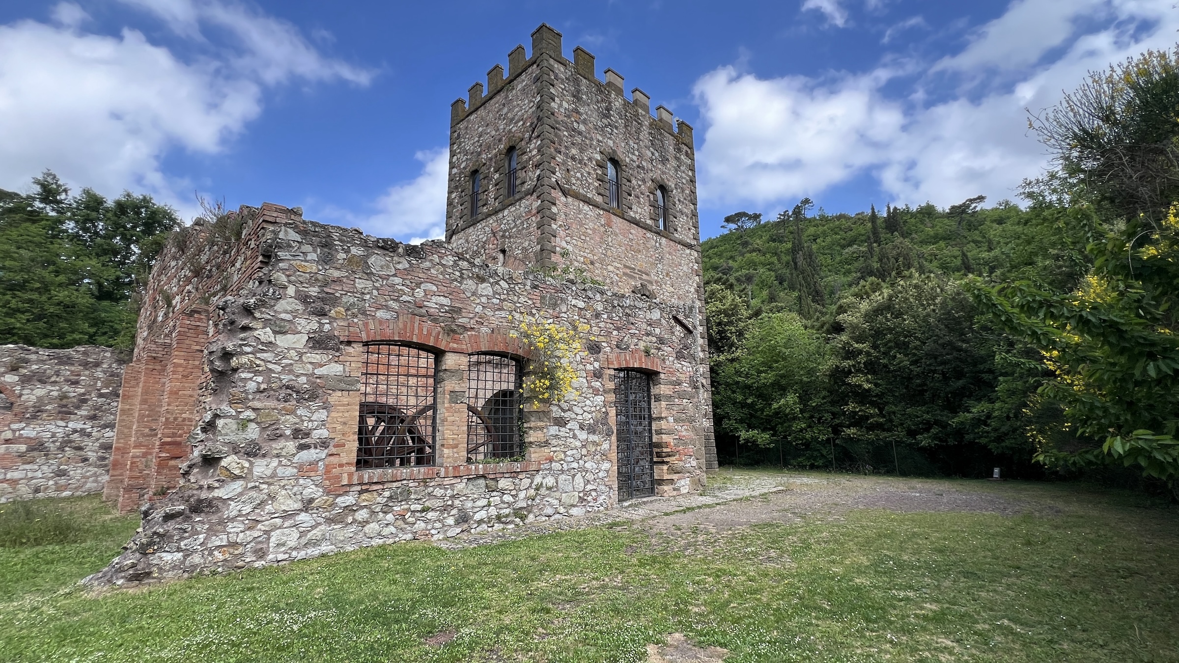 Oude mijnschacht van de Miniere Di Montecatini kopermijn