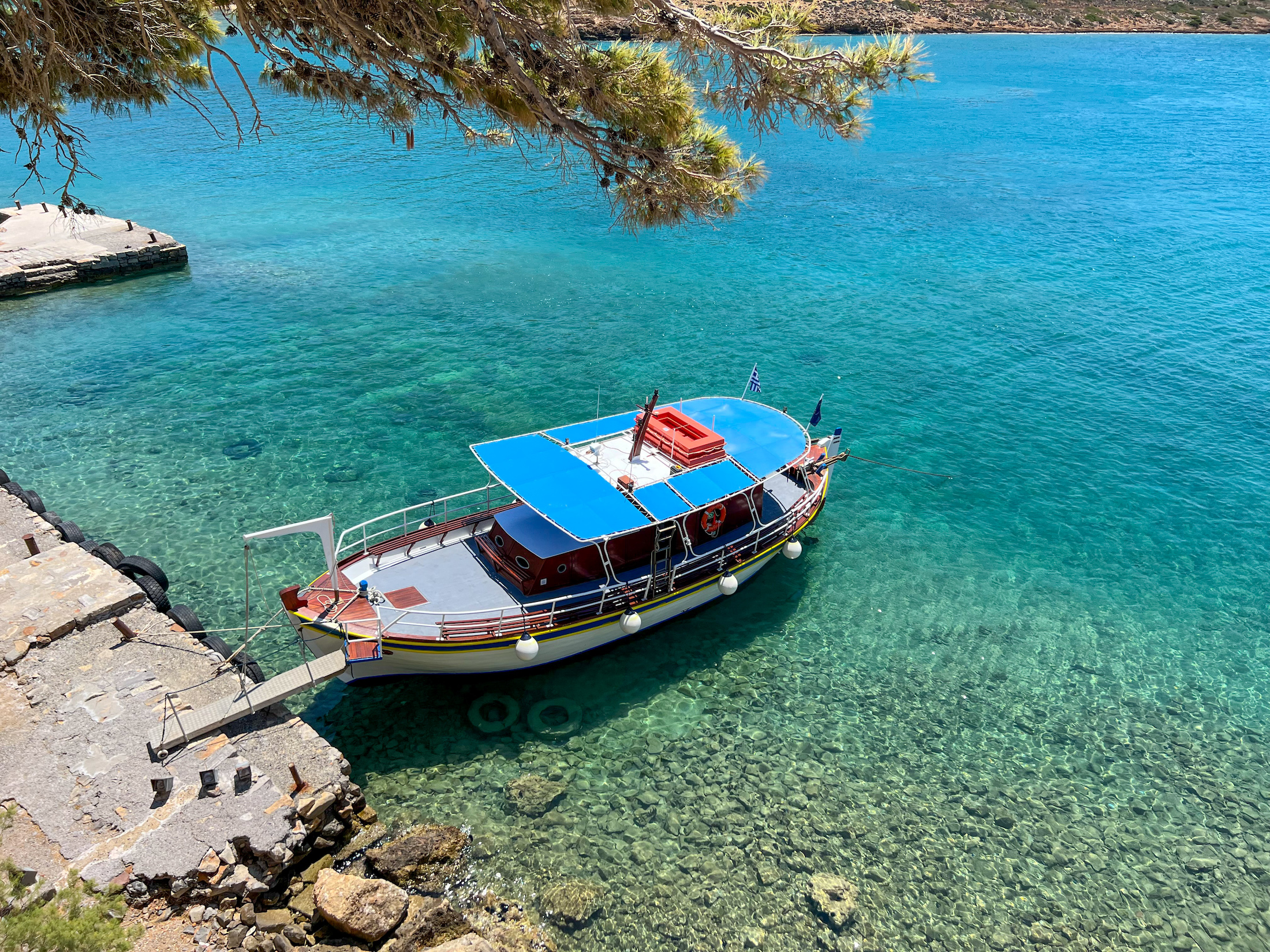 Super helder water op het eilandje Spinalonga