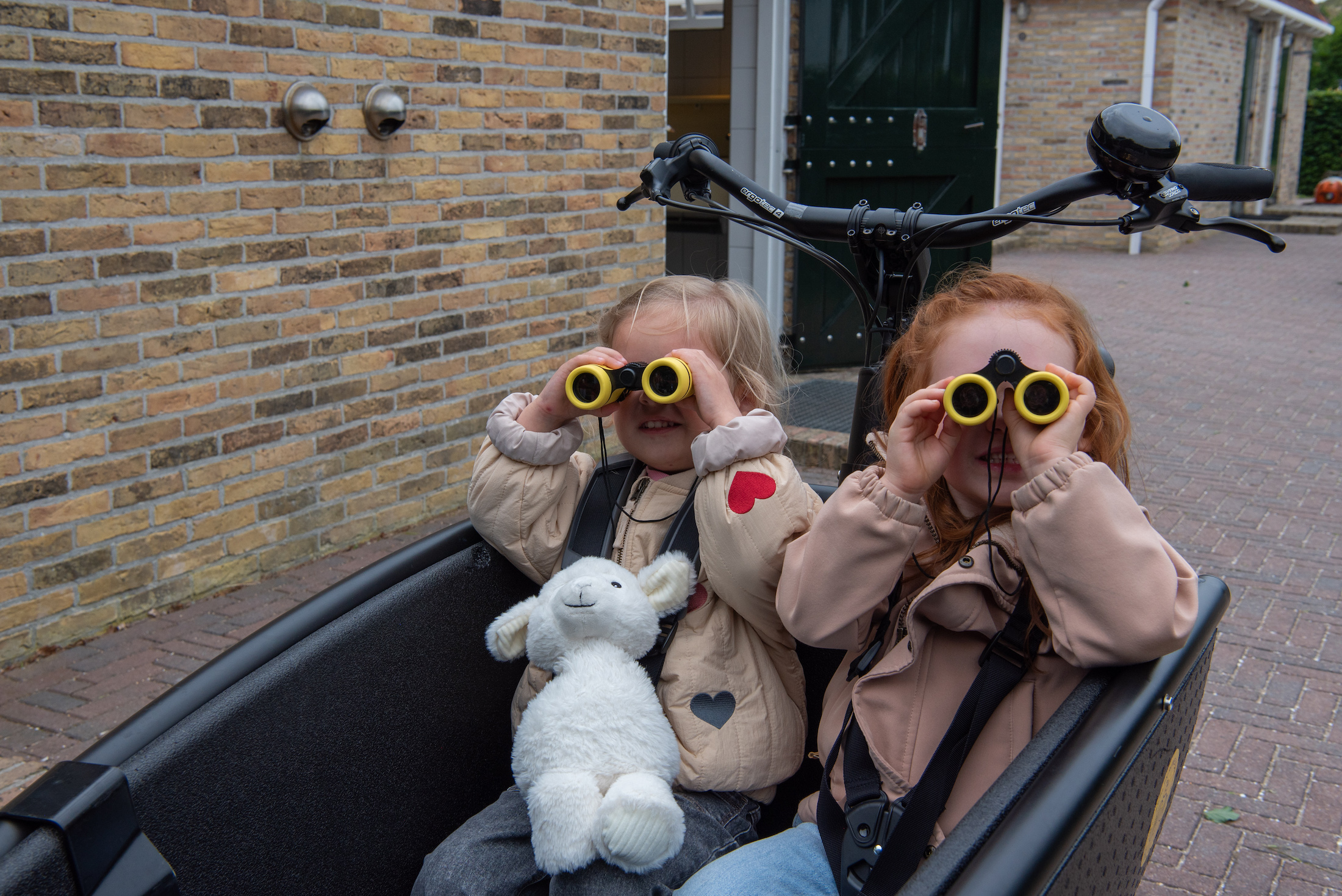 Zet de kleintjes in de bakfiets, geef ze een verrekijker en ze hebben de tijd van hun leven