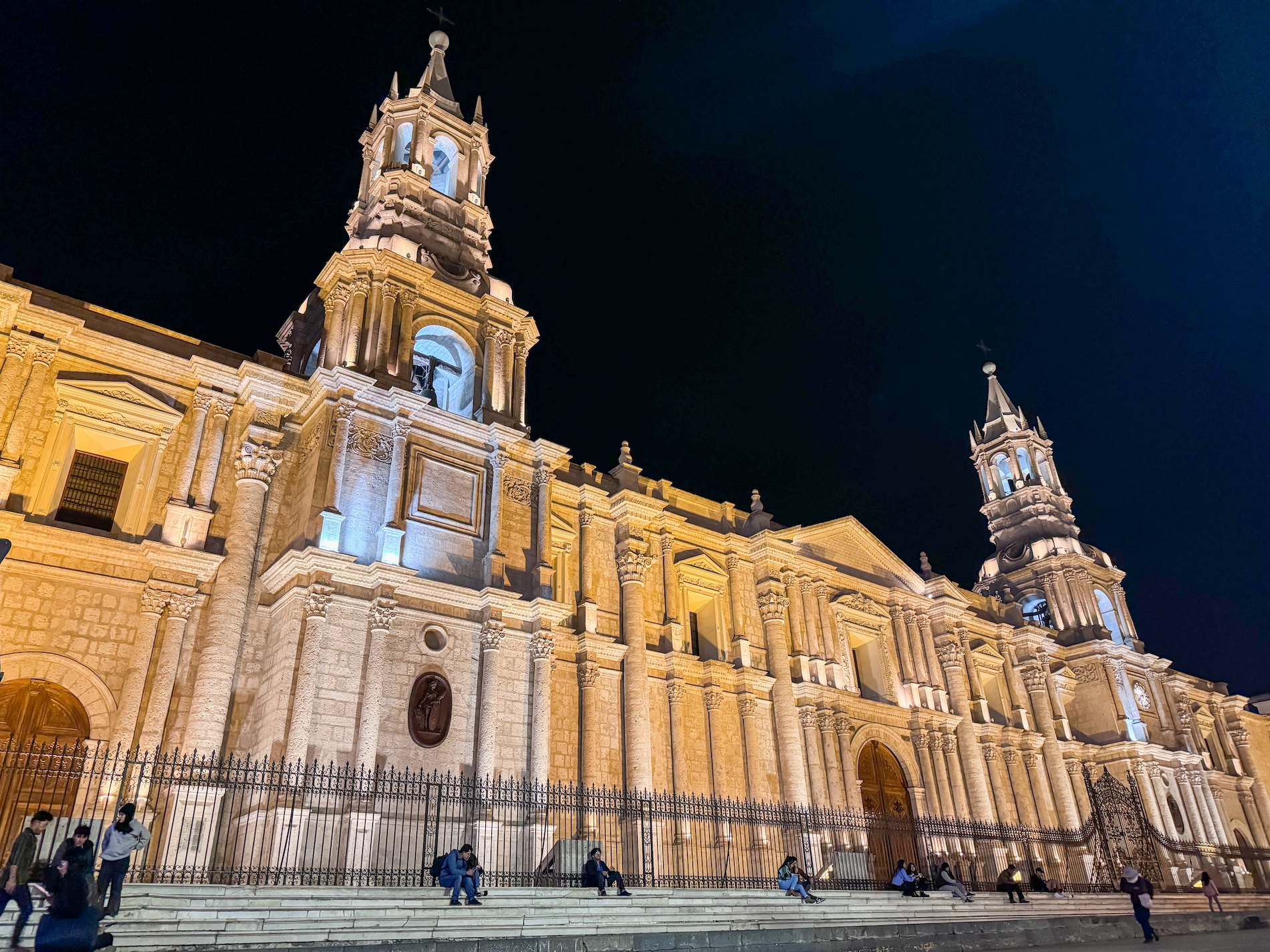 De prachtige witte kathedraal van Arequipa