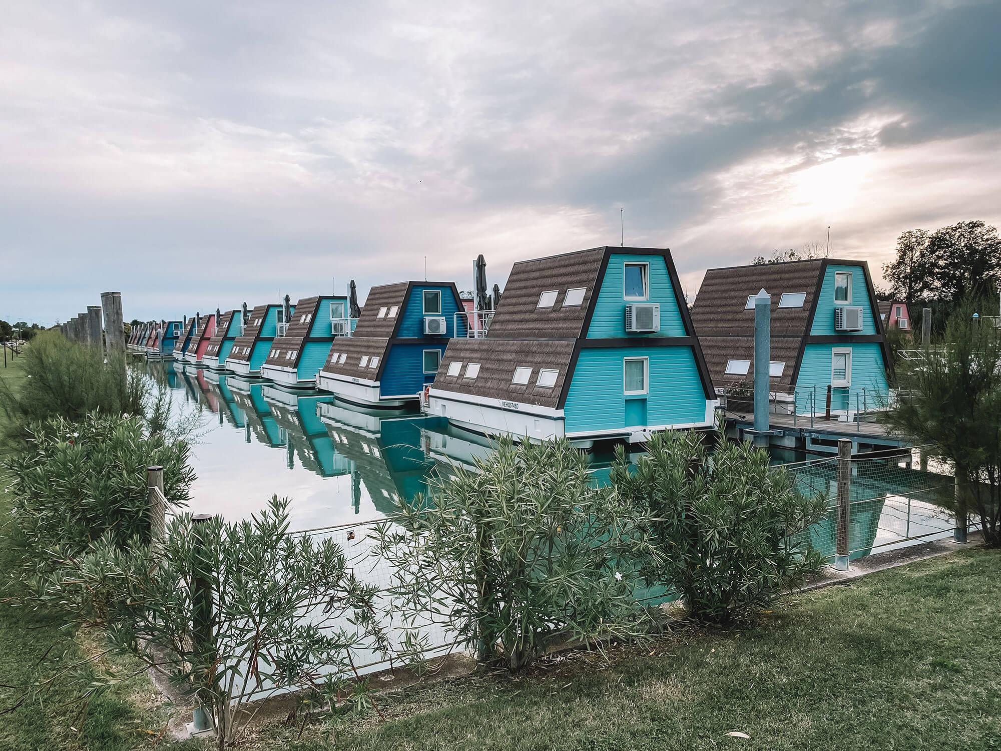 Voor de kleuren van de huisjes is er gekeken naar het nabijgelegen eiland Burano.