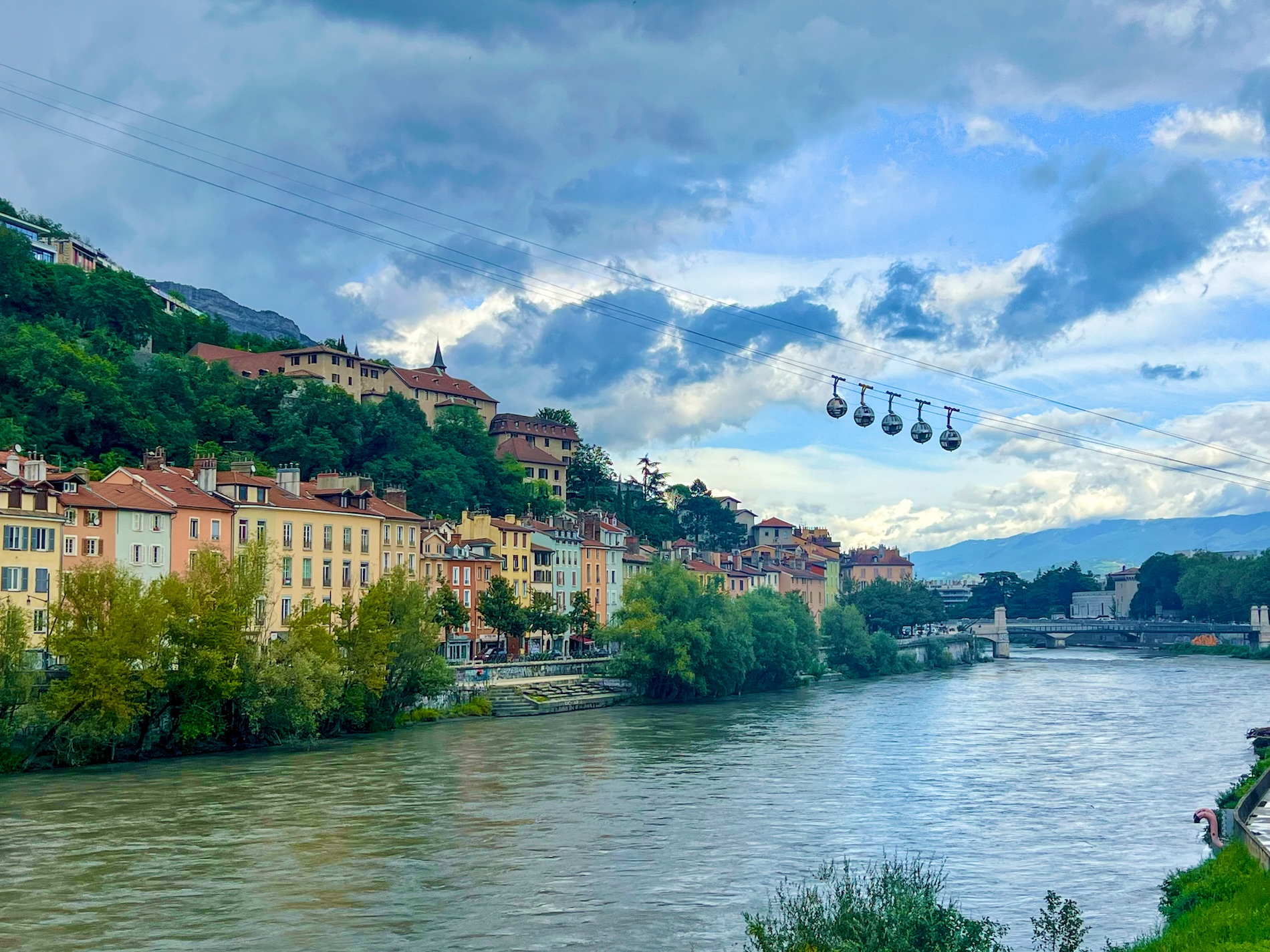 De bubbels van Grenoble, zo leuk! Maar met hoogtevrees niet te doen...