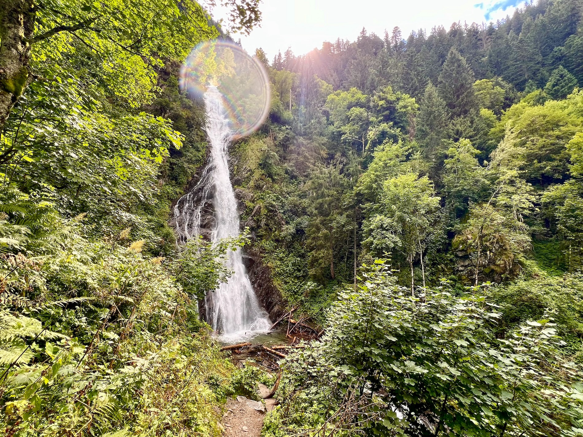 Daar is ie! Pissou waterval, met een halo! Mooier wordt het niet.