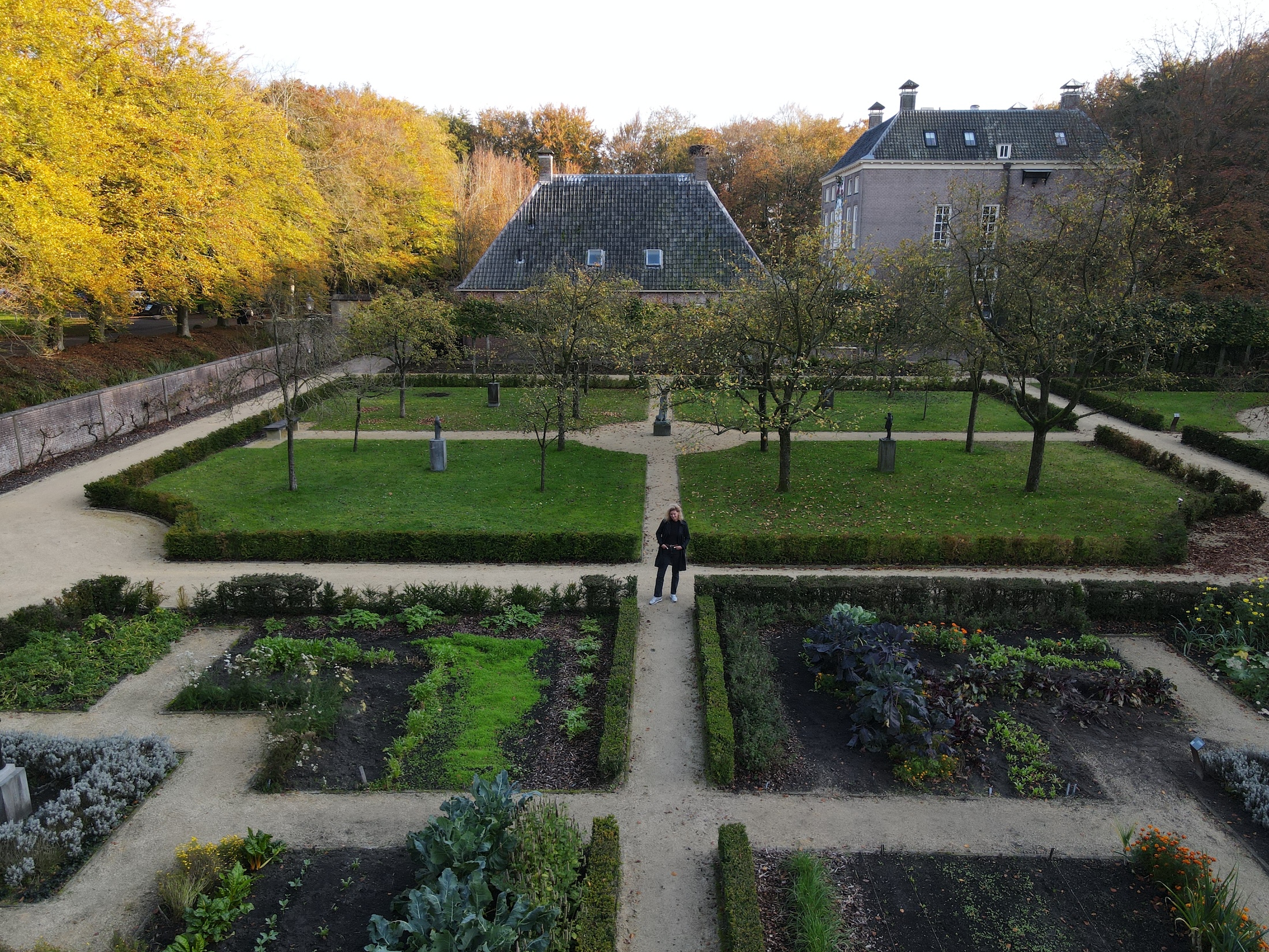 Slapen in kasteel De Havixhorst en wandelen door kasteeltuinen: een heerlijke ervaring!