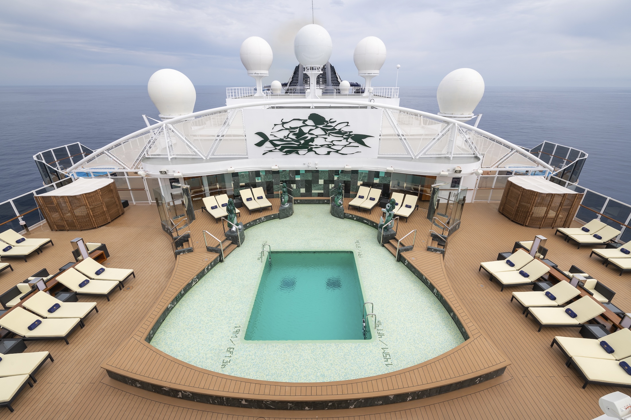 Luxe aan boord: het eigen sundeck van de Yacht Club van MSC Seaview