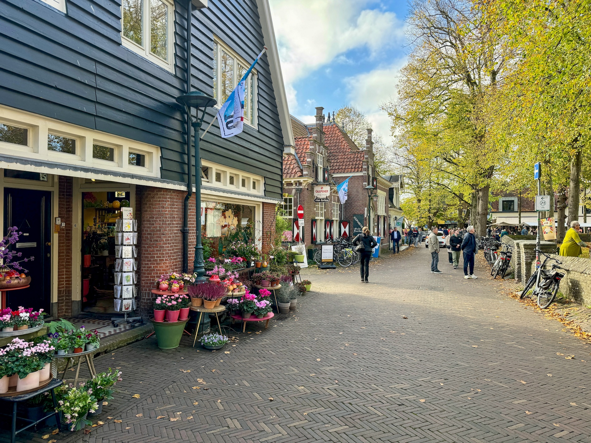 Wandelen door het kunstenaarsdorp Bergen