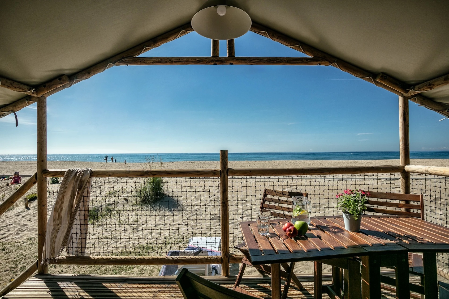 Wakker worden op een droomplek aan zee op Camping Gavina