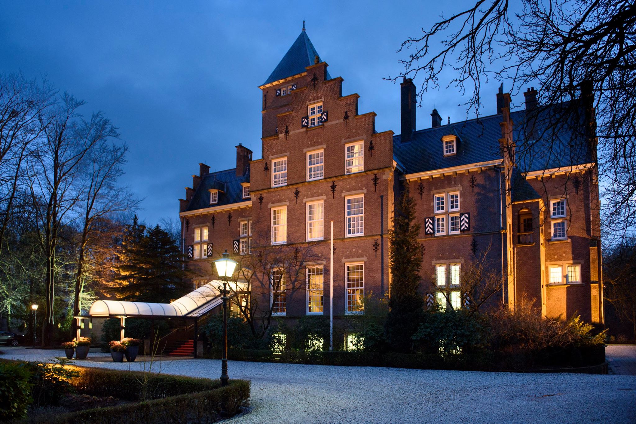 Het mooie kasteel De Wittenburg is getransformeerd tot een bijzonder kasteelhotel in Wassenaar.