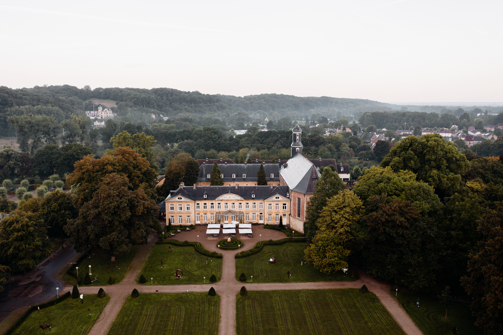 Indrukwekkend kasteel in het Limburgse heuvellandschap: dit is Château St. Gerlach.