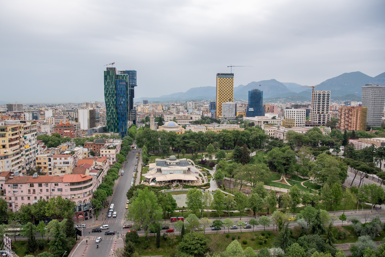 Vlieg rechtstreeks naar Tirana in Albanië