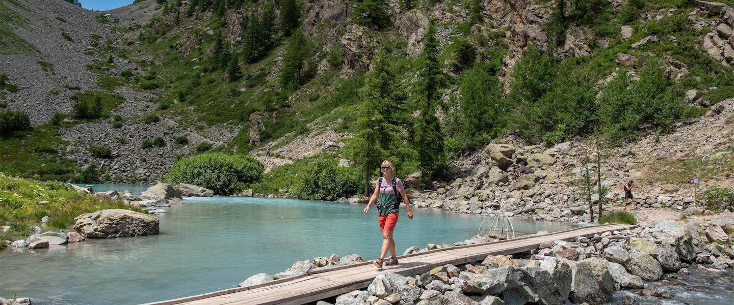 hike-alpen-lac-de-la-douche.jpg