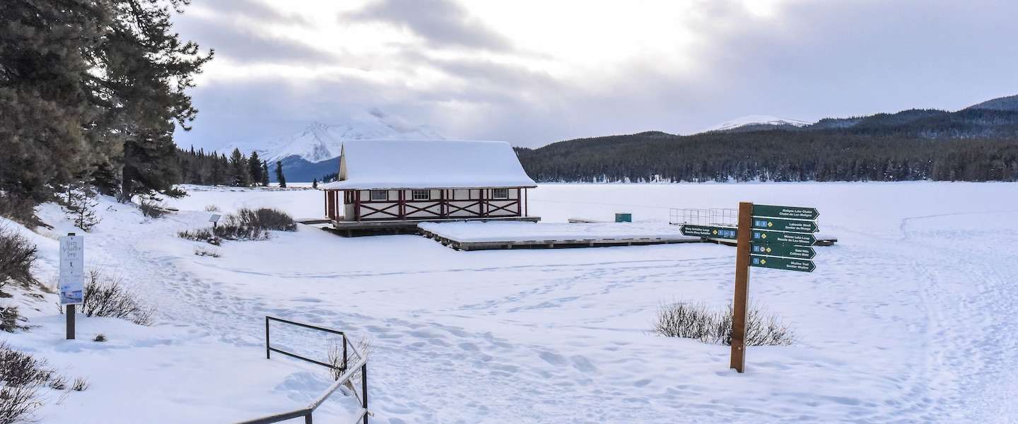 maligne-lake-winter.jpg