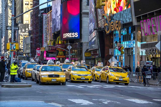 new_york_new_yorkers_streets_times_square