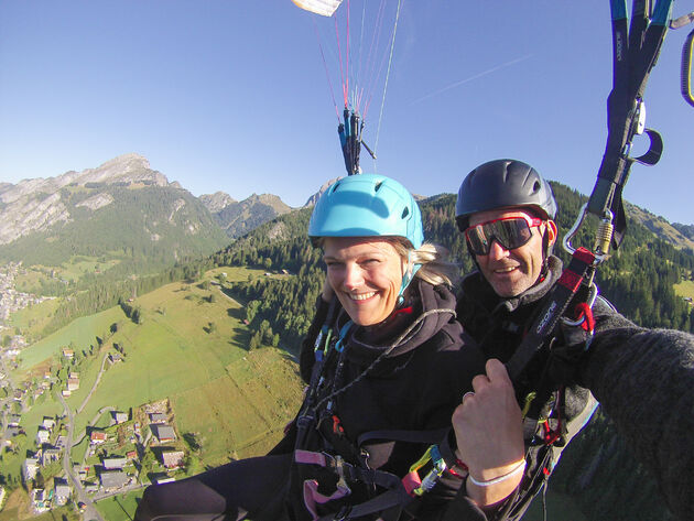 Een hele toffe ervaring om te paragliden tussen de Franse Alpen