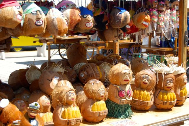 Grappige souvenirs van kokosnoten