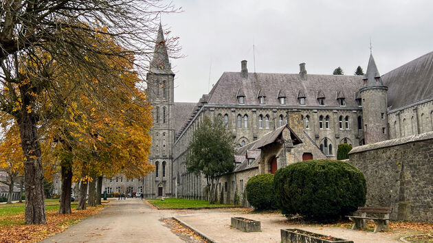 Abdij van Maredsous, mede bekend door de bieren en kazen van Maredsous