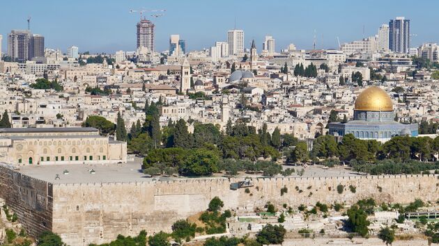 De Tafelberg met de Al-Aqsa moskee gezien vanaf de Olijfberg