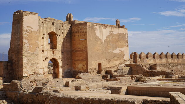 Verdedigingswerken op het hoogste punt van het Alcazaba