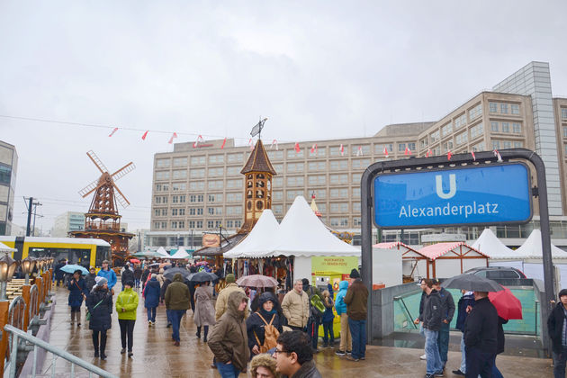 Alexanderplatz op een regenachtige dag