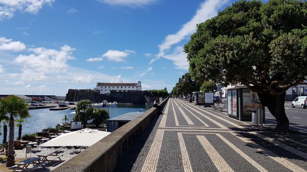 De boulevard van Ponta Delgada