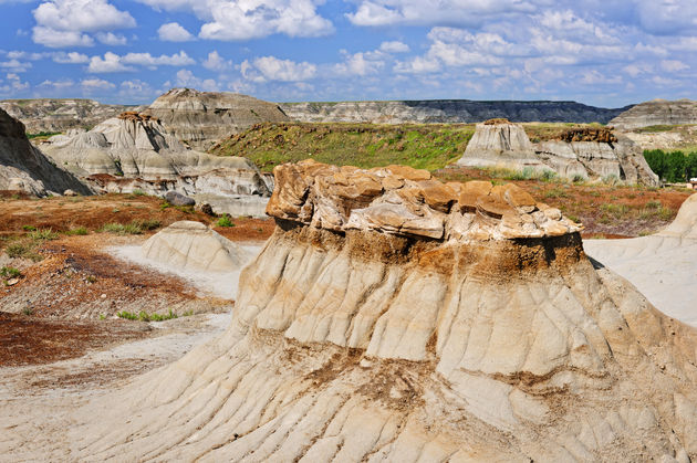 Canadian Badlands in Alberta \u00a9 Elenathewise \/ Fotolia.com.