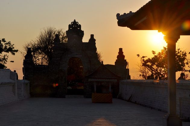 Zonsondergang bij de tempel van Uluwatu