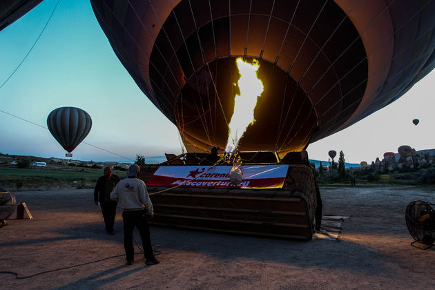 Onze ballon wordt klaargemaakt voor vertrek