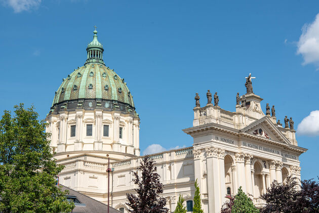 De basiliek van Oudenbosch, die doet denken aan de Sint Pieter in Rome