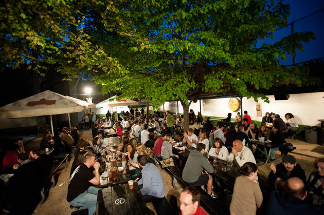 Biertje drinken in een Beer Garden in Astoria: een aanrader!