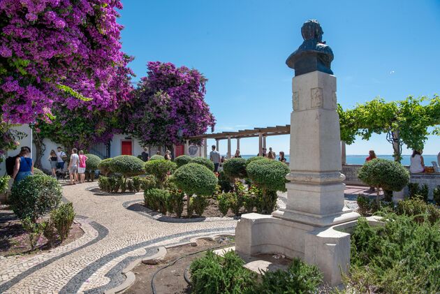 Zon, Bougainvillea in de bloei en een strak blauwe lucht: Lissabon is zo fotogeniek