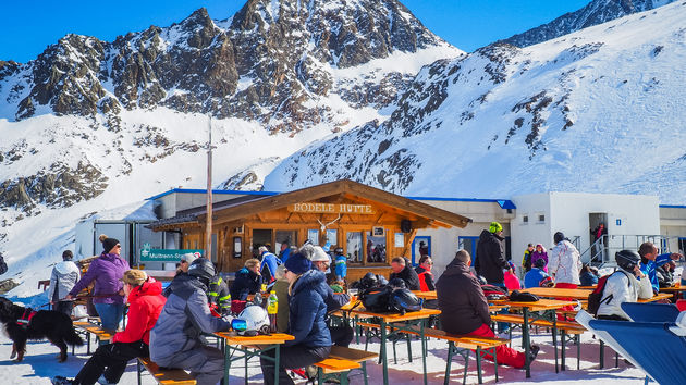 Vanaf de B\u00f6dele Hutte in Neustift heb je een geweldig uitzicht over de pistes