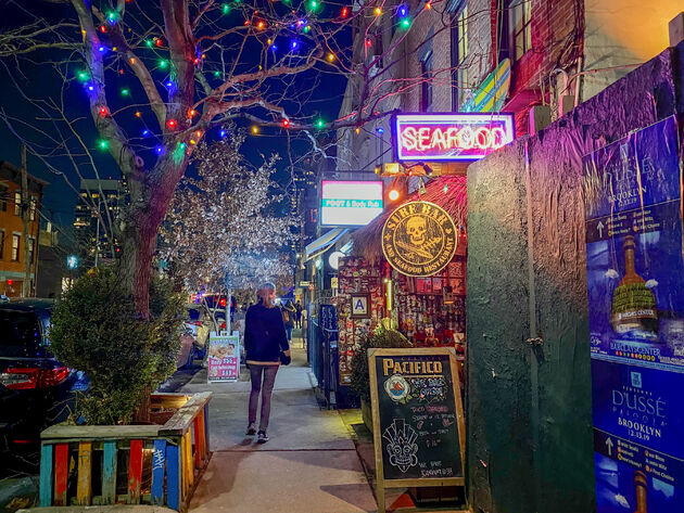 Kerstshoppen in Brooklyn is zo leuk met al die gekleurde lichtjes