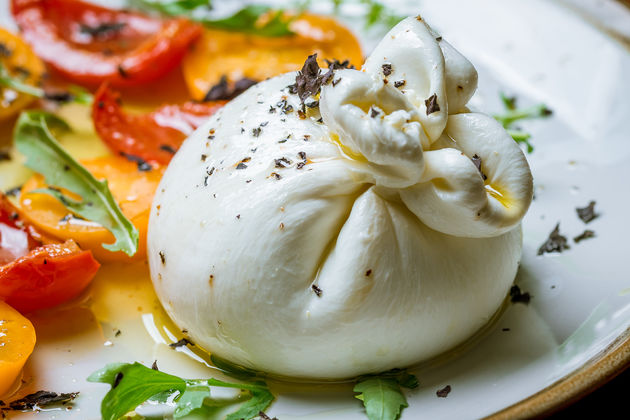 Burrata is n\u00f3g lekkerder dan mozzarella \u00a9 bbivirys - Adobe Stock