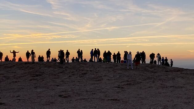 Kijken naar de zonsondergang bij Cabo de Sao Vicente