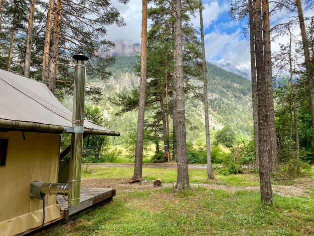 Genieten van waanzinnig uitzicht op de Franse Alpen vanuit onze trappeur-tent