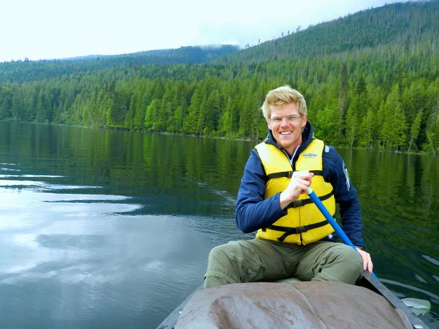 Kajakken op het bergmeer van Wells Gray National Park