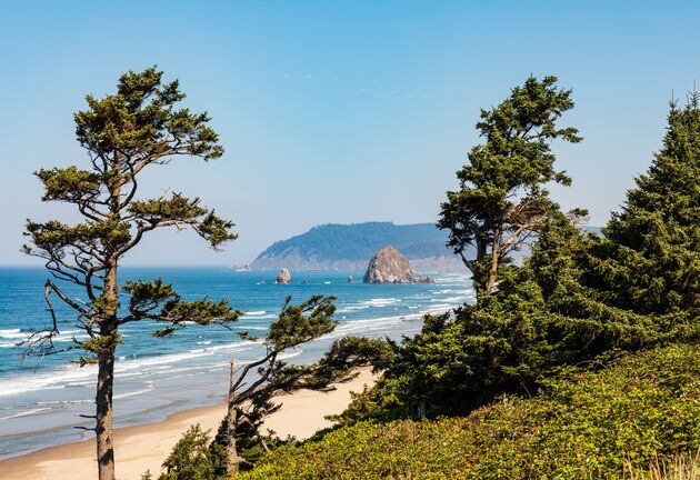 De indrukwekkende Haystack Rock op Cannon Beach\u00a9 J Huser Photography - Adobe Stock