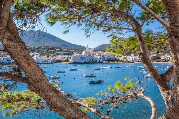 Cadaqu\u00e9s aan de Costa Brava in Cataloni\u00eb: een van de mooiste plekken van Spanje