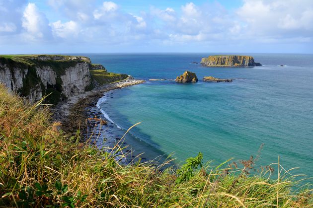 Wegdromen aan de Ierse kust tijdens de Causeway Coastal route