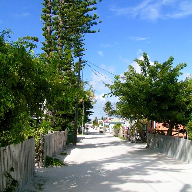 Prachtige straat op Caye Caulker