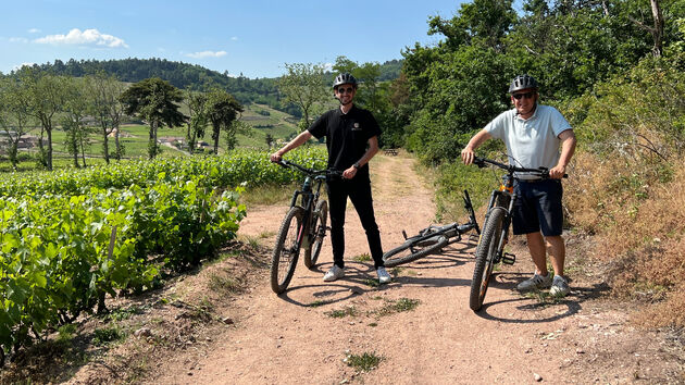 Mountainbiken tussen de wijnranken bij Ch\u00e2teau de Ponci\u00e9