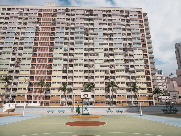 Het Instagramwaardige basketbalveld in Choi Hung Estate